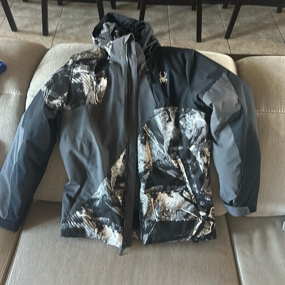 Spyder size 18 boys ski jacket- perfect condition. Used only 1 time